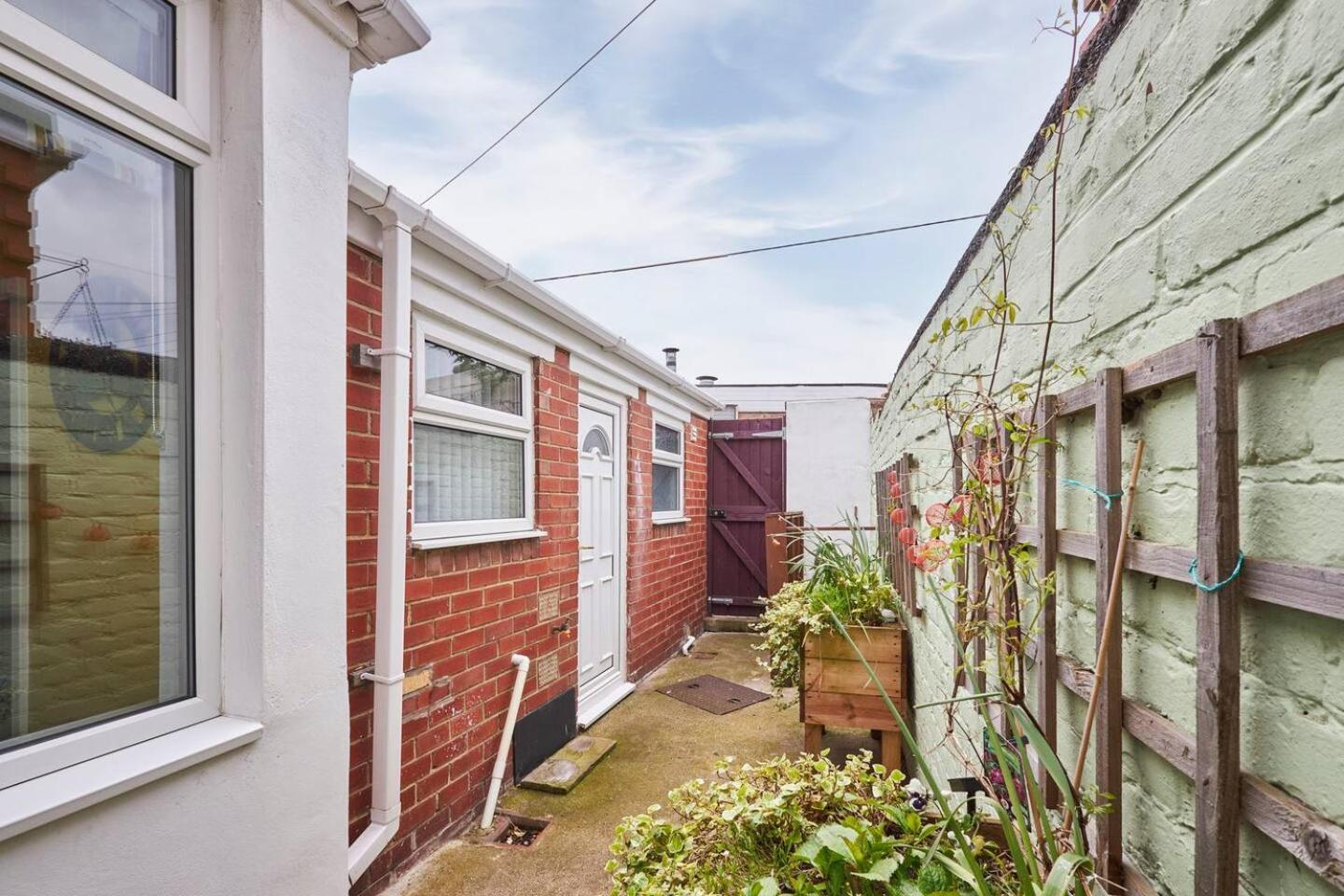 Pass The Keys Modern Home In A Seaside Town Seaham Exterior foto